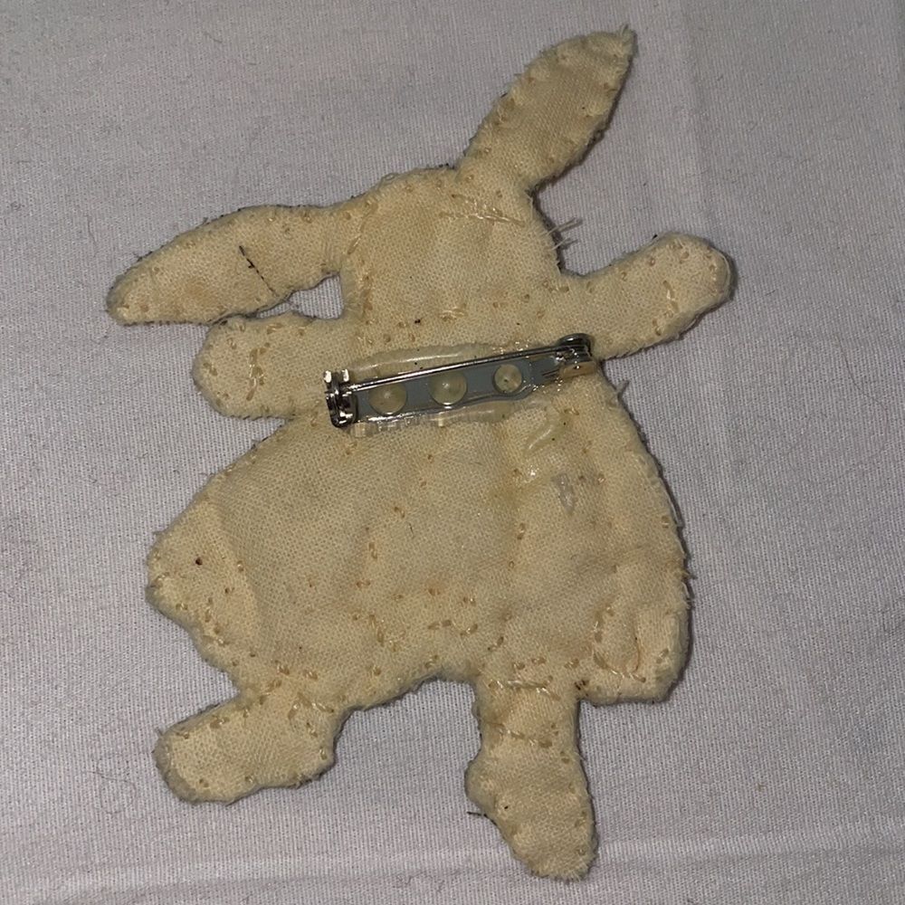 Rabbit pin 🐰   - Picture 2 of 2